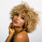 Coafuri impresionante si un look cat mai natural al parului, chiar si cu extensii, obtineti vizitand salonul de extensii afro Bucuresti!