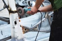 Cand ai nevoie de servicii de tinichigerie auto asigurate de un atelier de reparatii masini?