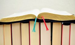 Tu stii cat de valoroase sunt cartile tale vechi?